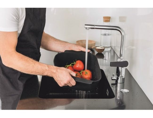 recipiente de silicona para escurrir en la cocina