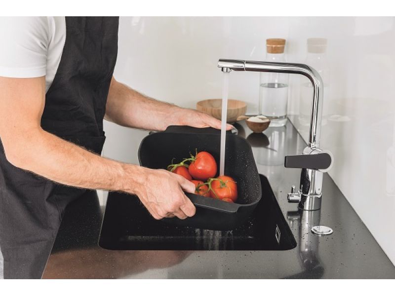 recipiente de silicona para escurrir en la cocina