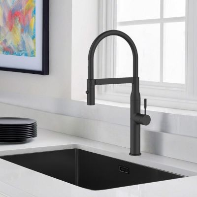 Grifo de cocina negro Alveus con fregadero negro bajo encimera en una cocina blanca