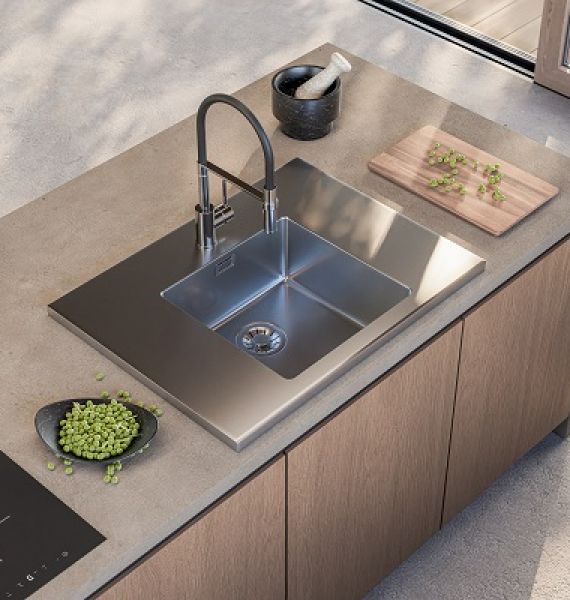 Fregadero extravagante y moderno de acero inoxidable con grifo de cocina negro